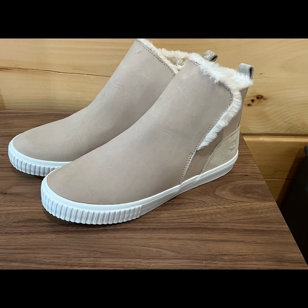 Women’s Skyla Bay Pull-On Boots by Timberland